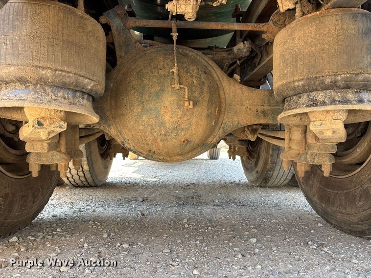 image for item EF1347 1996 Freightliner USF-1E vacuum truck