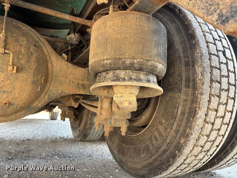 image for item EF1347 1996 Freightliner USF-1E vacuum truck