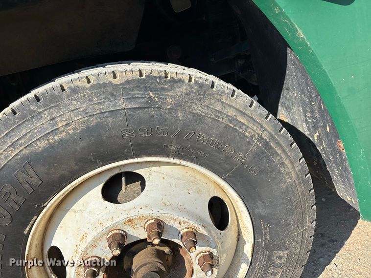 image for item EF1347 1996 Freightliner USF-1E vacuum truck