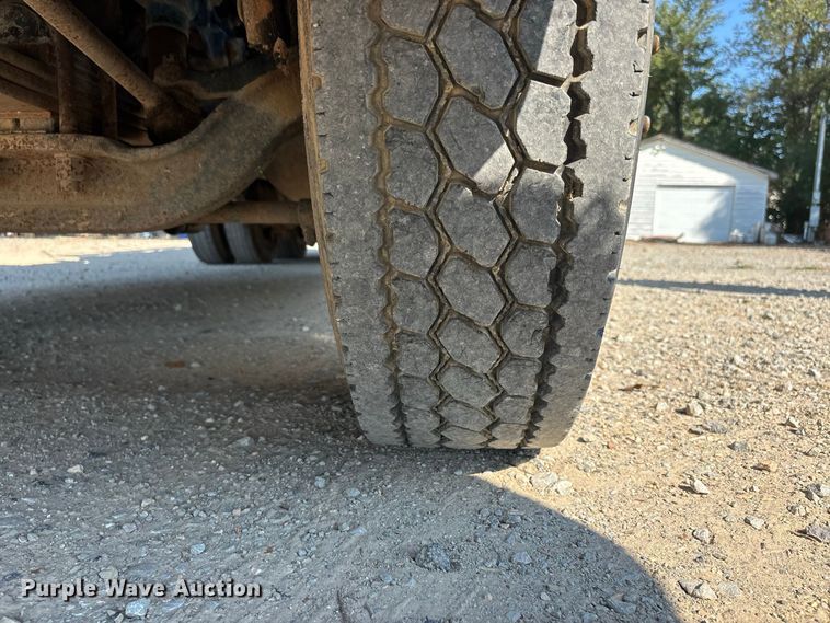 image for item EF1347 1996 Freightliner USF-1E vacuum truck