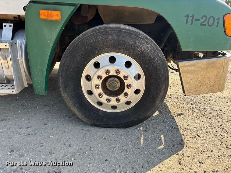 image for item EF1347 1996 Freightliner USF-1E vacuum truck