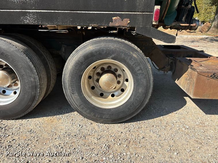 image for item EF1347 1996 Freightliner USF-1E vacuum truck