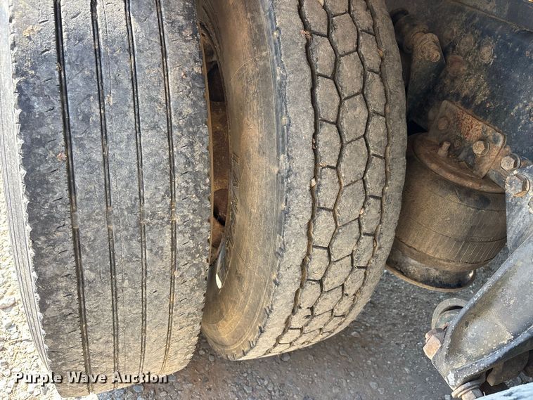 image for item EF1347 1996 Freightliner USF-1E vacuum truck