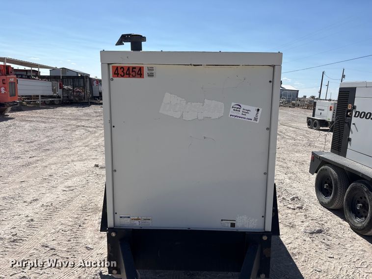 image for item EF6433 (2) Doosan G90 generators