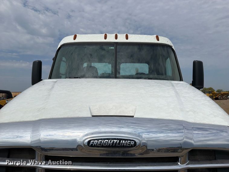 image for item EG8313 2010 Freightliner Cascadia semi truck