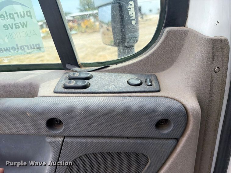 image for item EG8313 2010 Freightliner Cascadia semi truck