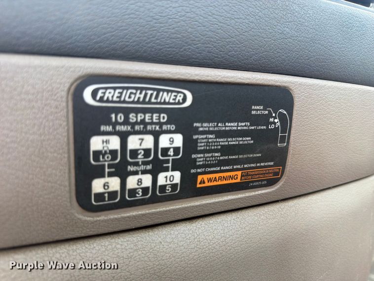 image for item EG8313 2010 Freightliner Cascadia semi truck