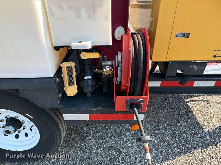 image for item EG9335 2010 Vermeer LP 555 DT vacuum trailer