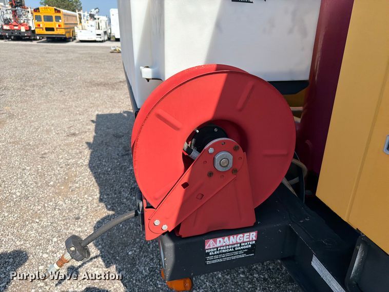 image for item EG9335 2010 Vermeer LP 555 DT vacuum trailer