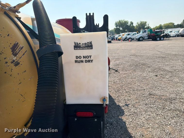 image for item EG9335 2010 Vermeer LP 555 DT vacuum trailer