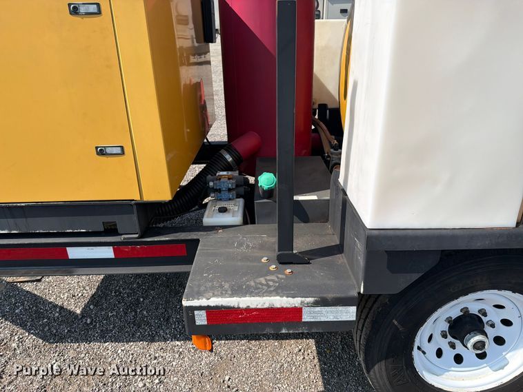 image for item EG9335 2010 Vermeer LP 555 DT vacuum trailer