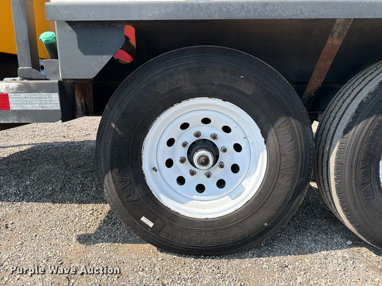 image for item EG9335 2010 Vermeer LP 555 DT vacuum trailer