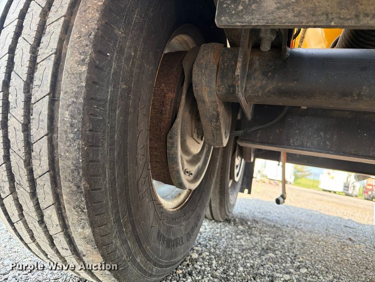 image for item EG9335 2010 Vermeer LP 555 DT vacuum trailer