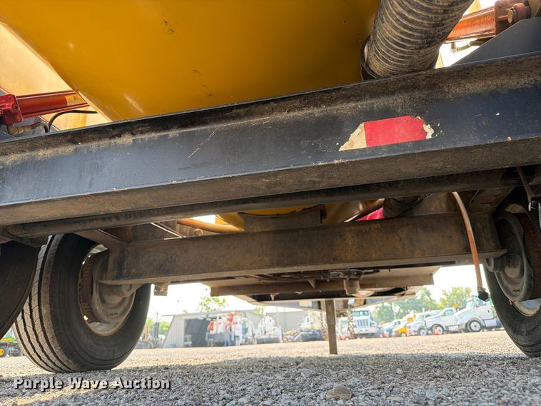 image for item EG9335 2010 Vermeer LP 555 DT vacuum trailer