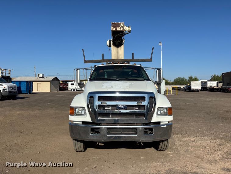 image for item EL2567 2006 Ford F750 crane truck