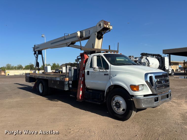 image for item EL2567 2006 Ford F750 crane truck