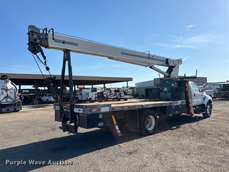 image for item EL2567 2006 Ford F750 crane truck