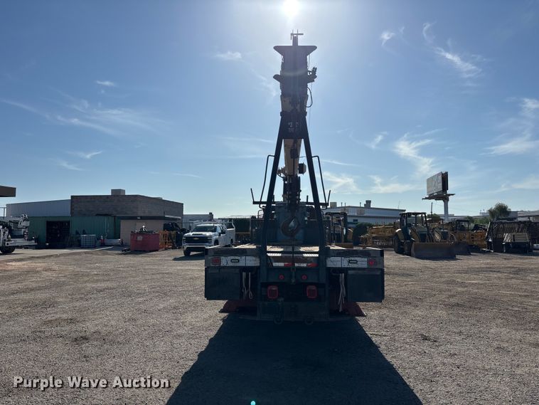 image for item EL2567 2006 Ford F750 crane truck