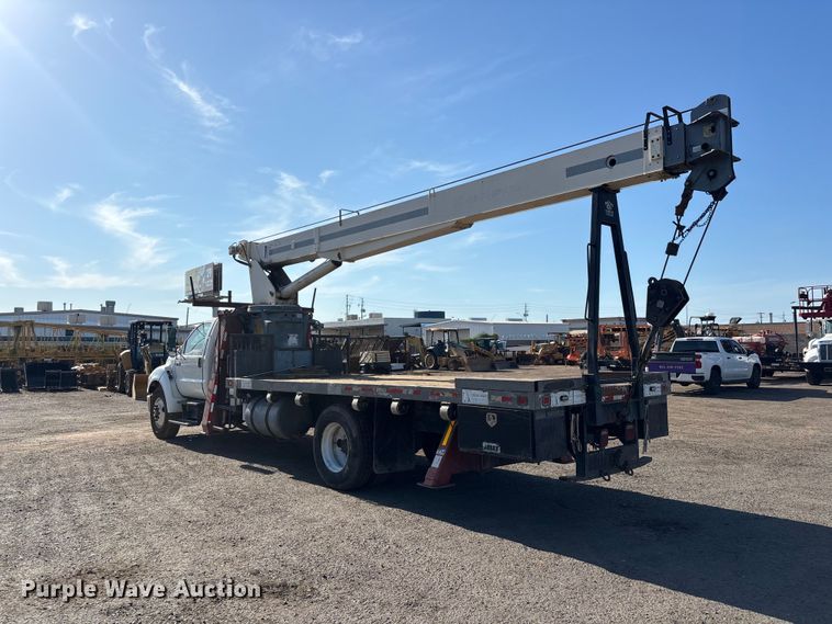 image for item EL2567 2006 Ford F750 crane truck