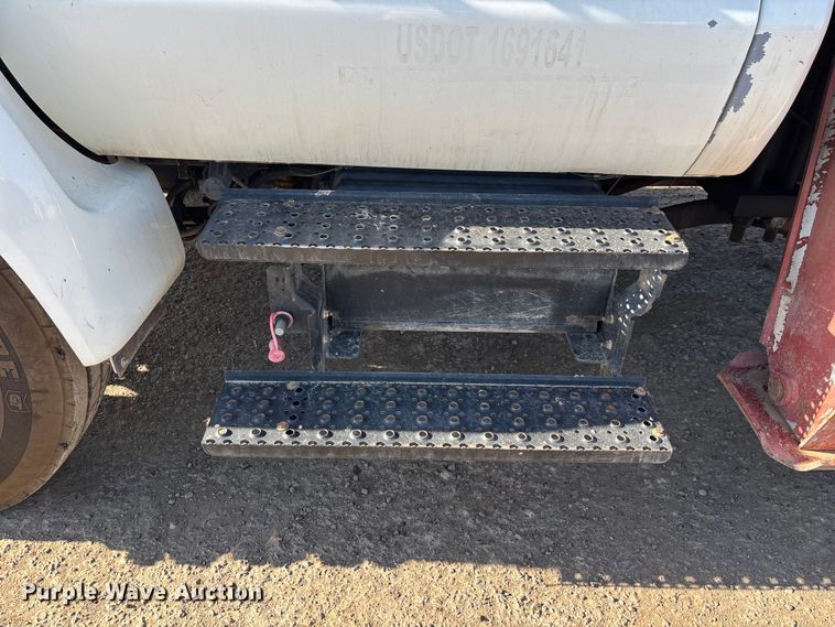 image for item EL2567 2006 Ford F750 crane truck