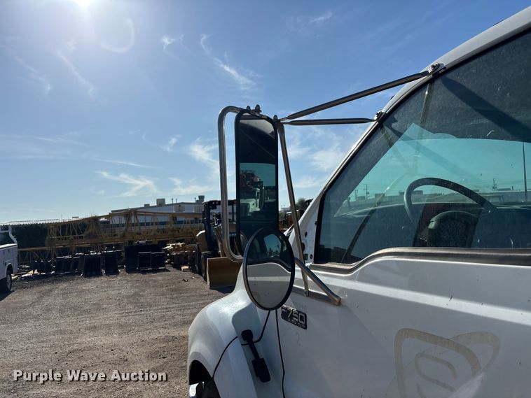 image for item EL2567 2006 Ford F750 crane truck