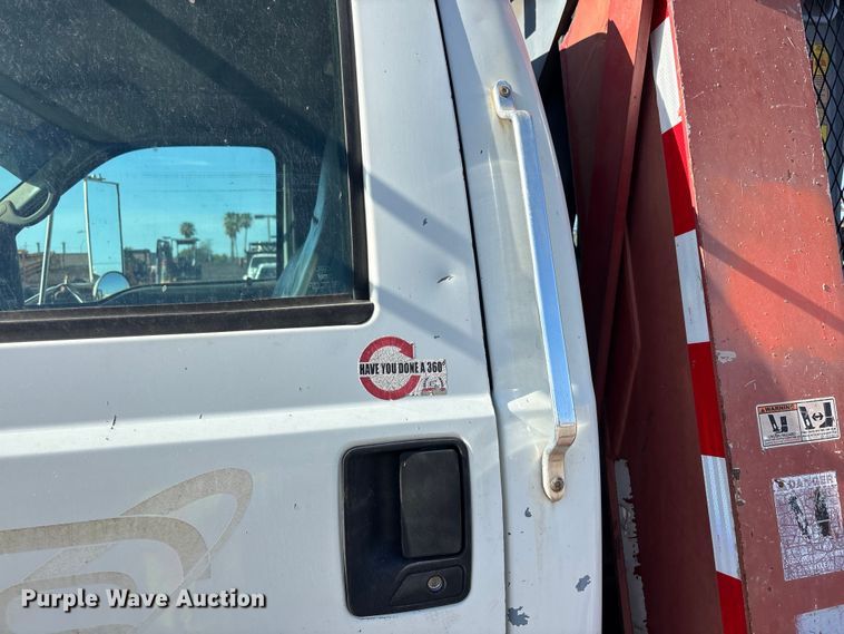 image for item EL2567 2006 Ford F750 crane truck