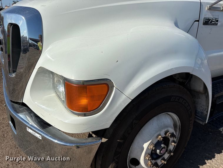 image for item EL2567 2006 Ford F750 crane truck