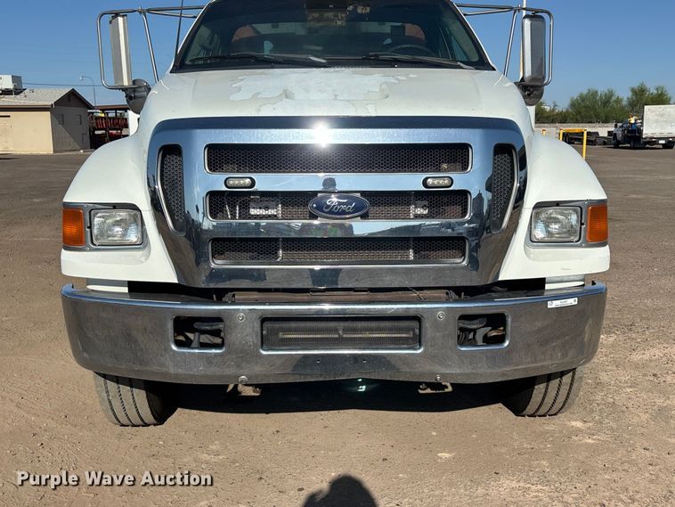 image for item EL2567 2006 Ford F750 crane truck