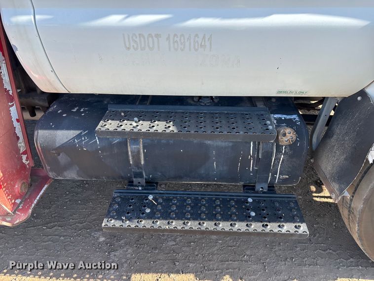 image for item EL2567 2006 Ford F750 crane truck