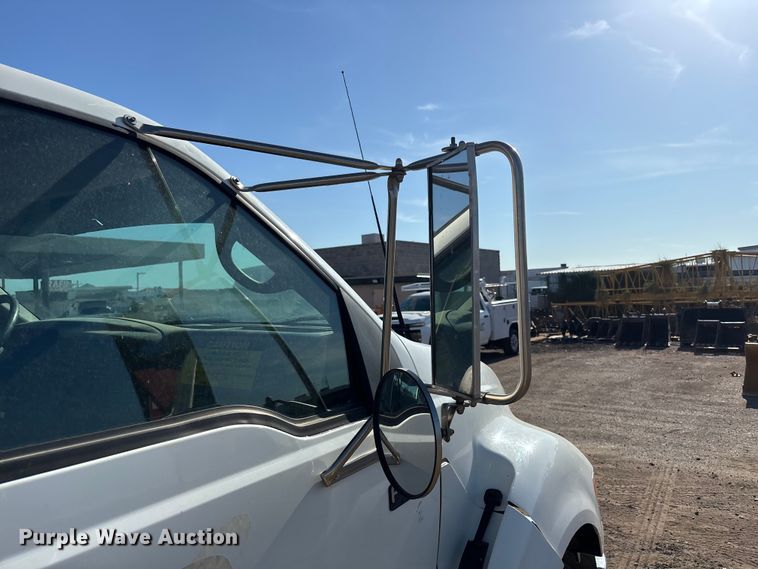 image for item EL2567 2006 Ford F750 crane truck