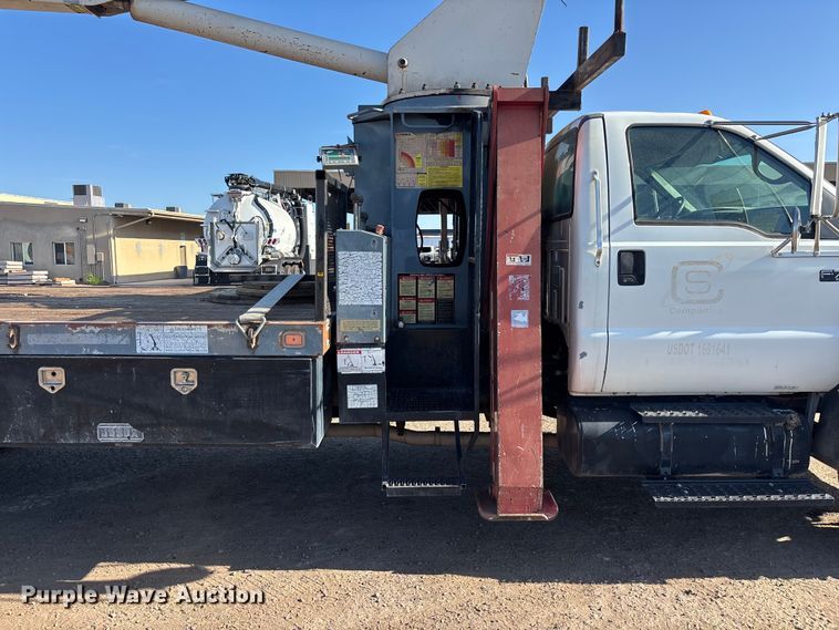 image for item EL2567 2006 Ford F750 crane truck