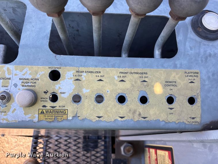 image for item EL2567 2006 Ford F750 crane truck