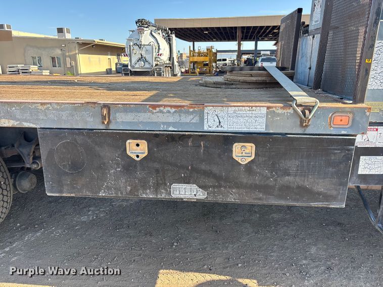 image for item EL2567 2006 Ford F750 crane truck