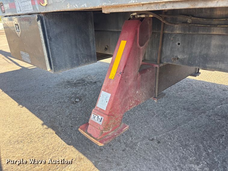 image for item EL2567 2006 Ford F750 crane truck
