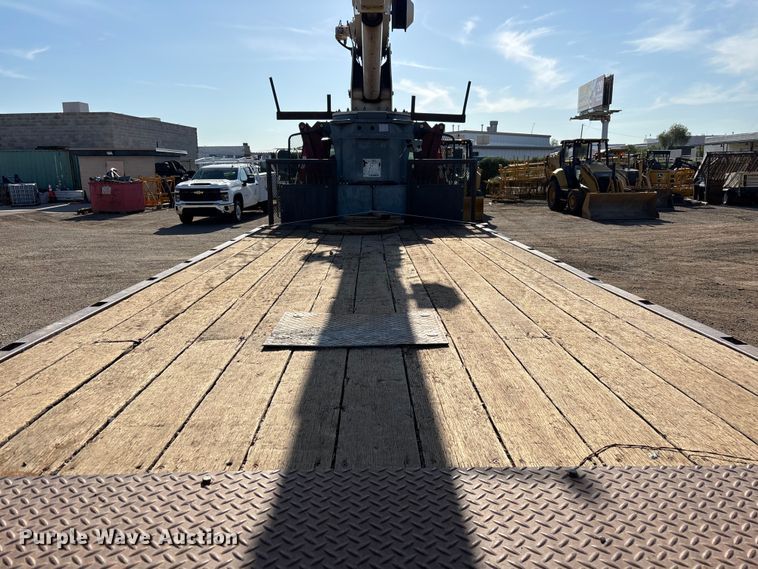 image for item EL2567 2006 Ford F750 crane truck