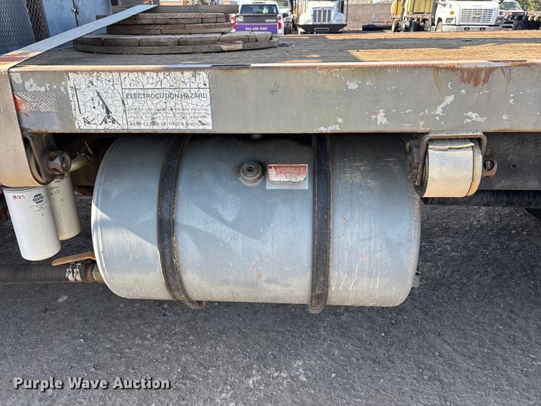 image for item EL2567 2006 Ford F750 crane truck