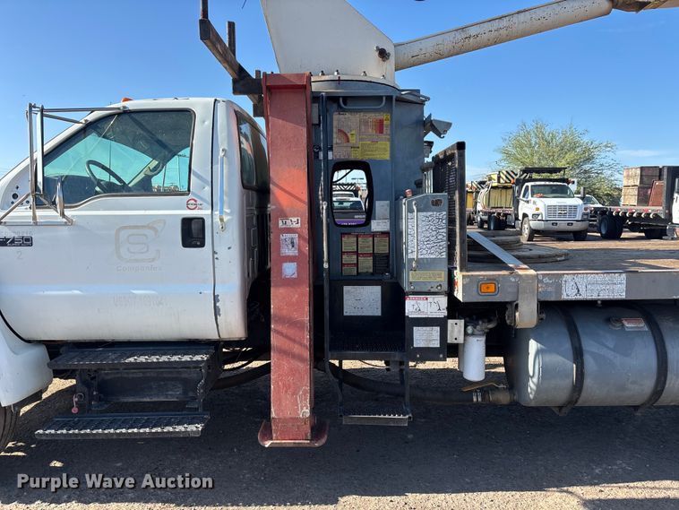 image for item EL2567 2006 Ford F750 crane truck