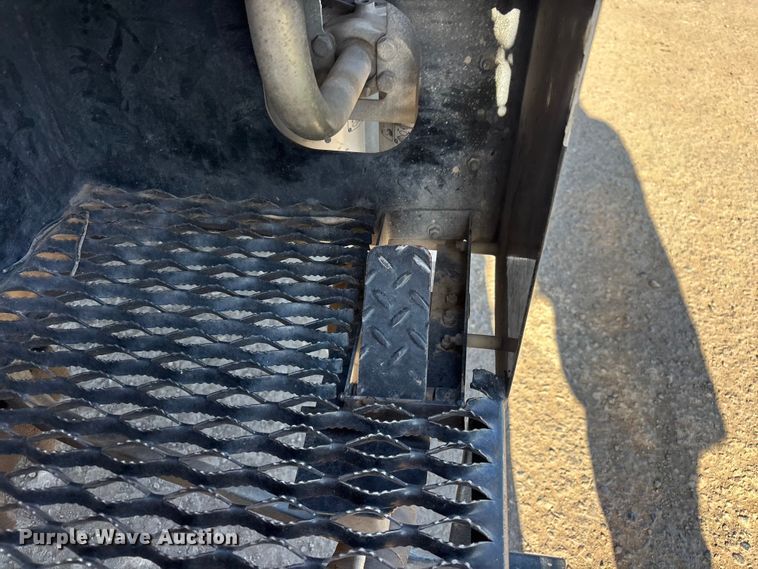 image for item EL2567 2006 Ford F750 crane truck