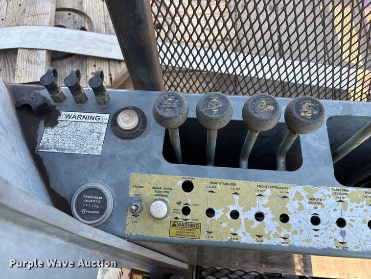image for item EL2567 2006 Ford F750 crane truck