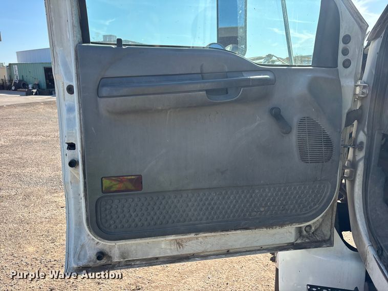 image for item EL2567 2006 Ford F750 crane truck