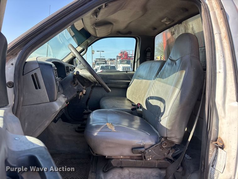 image for item EL2567 2006 Ford F750 crane truck