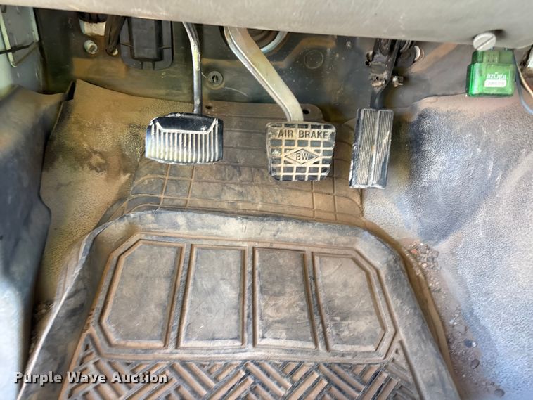 image for item EL2567 2006 Ford F750 crane truck