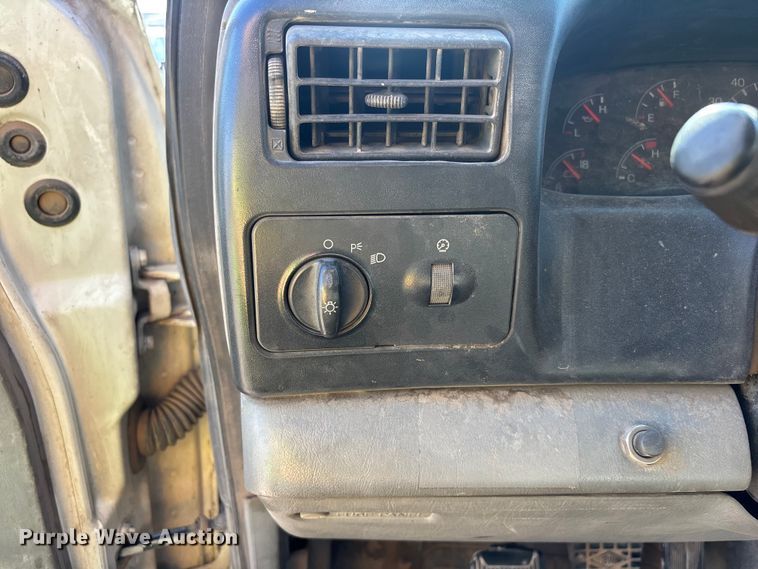 image for item EL2567 2006 Ford F750 crane truck
