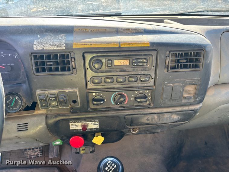 image for item EL2567 2006 Ford F750 crane truck
