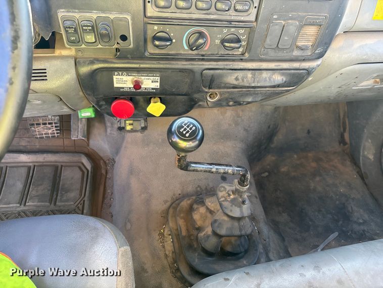 image for item EL2567 2006 Ford F750 crane truck