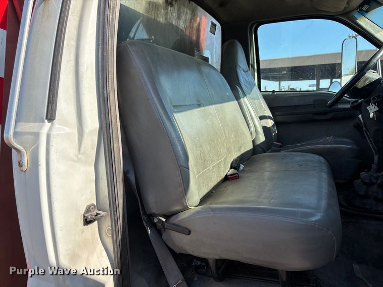 image for item EL2567 2006 Ford F750 crane truck