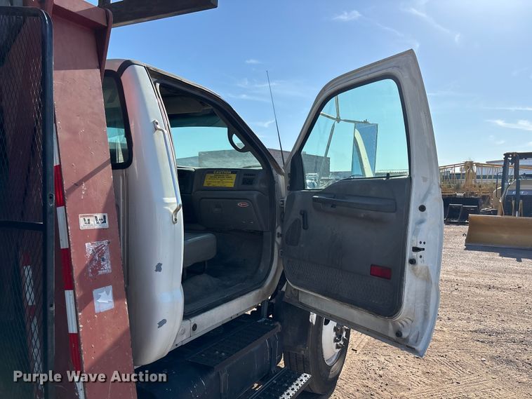 image for item EL2567 2006 Ford F750 crane truck