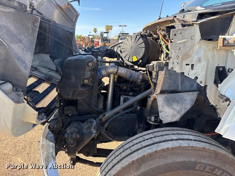 image for item EL2567 2006 Ford F750 crane truck