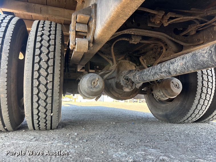 image for item EL2567 2006 Ford F750 crane truck