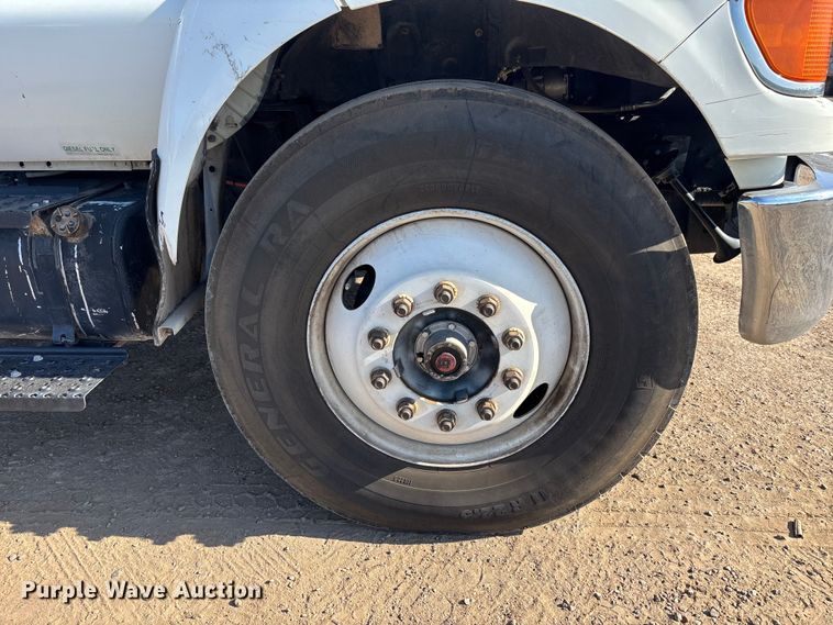 image for item EL2567 2006 Ford F750 crane truck